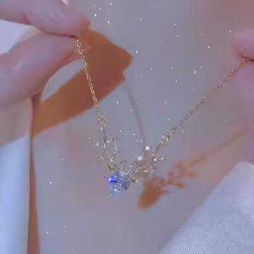 One Deer Has You Little Elk Necklace for Women Girls Fashion Temperament INS Style Clavicle Chain Pendant Necklace Jewelry Birthday Gift